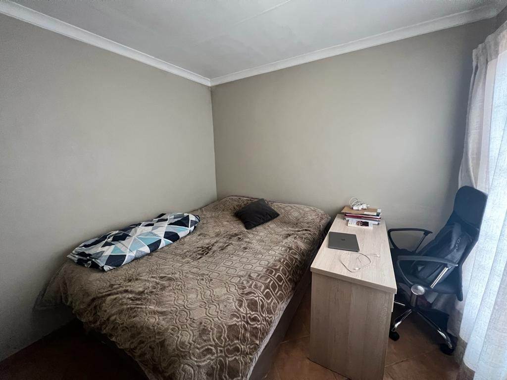 2 Bed House in Witpoortjie photo number 24