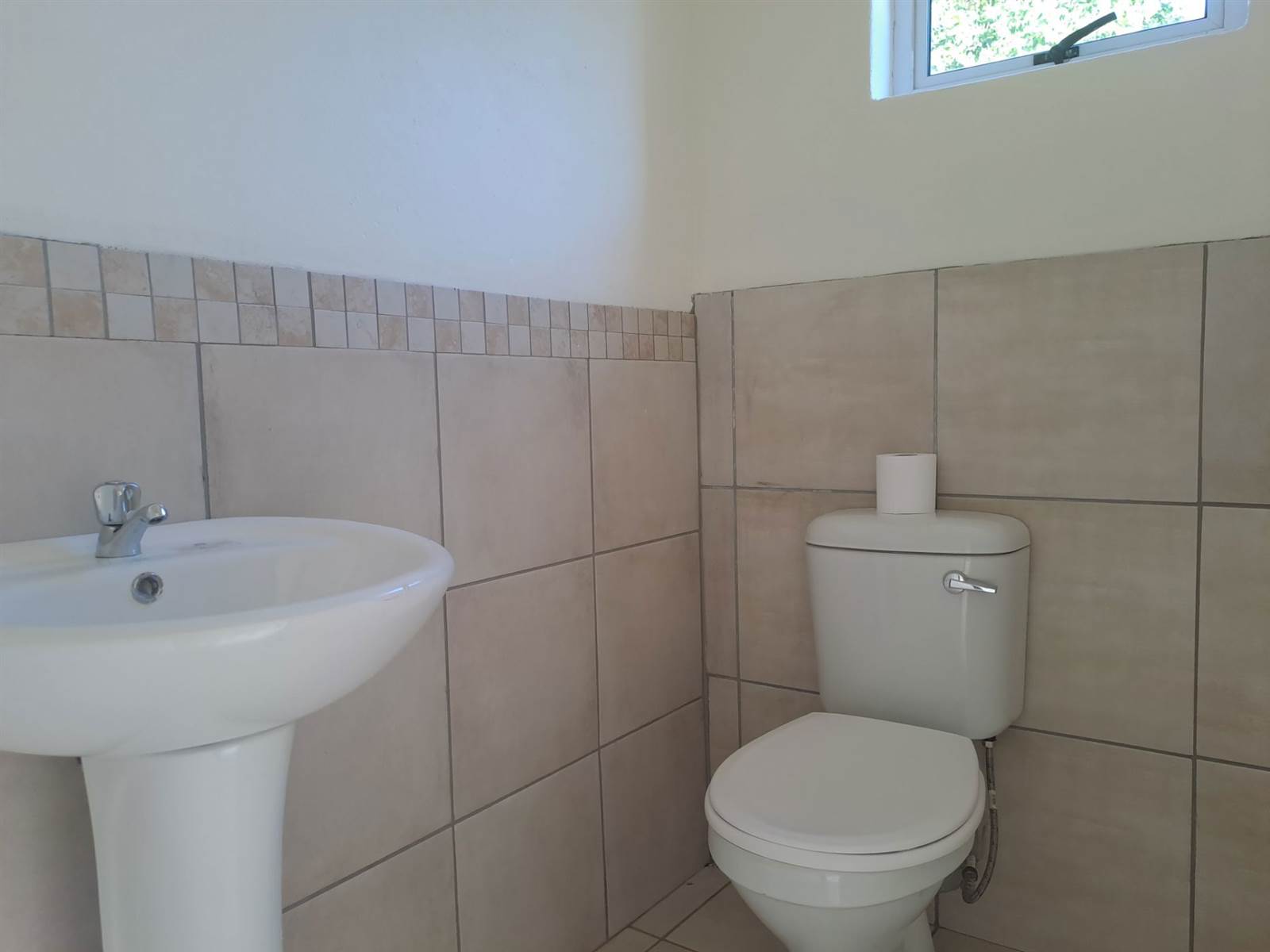 2 Bed House in Graaff Reinet photo number 22