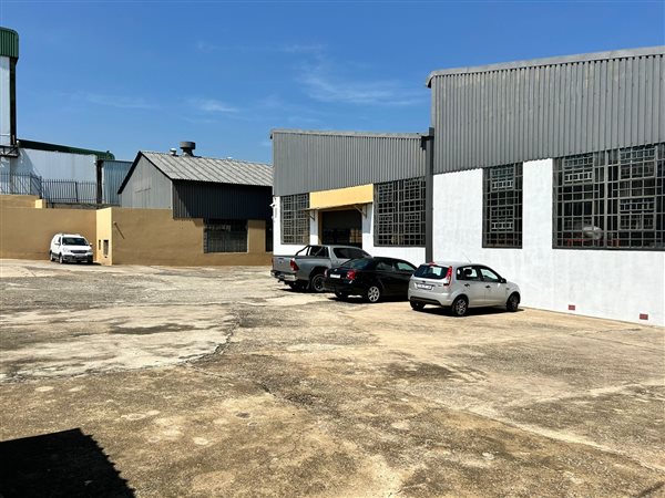 1200  m² Industrial space