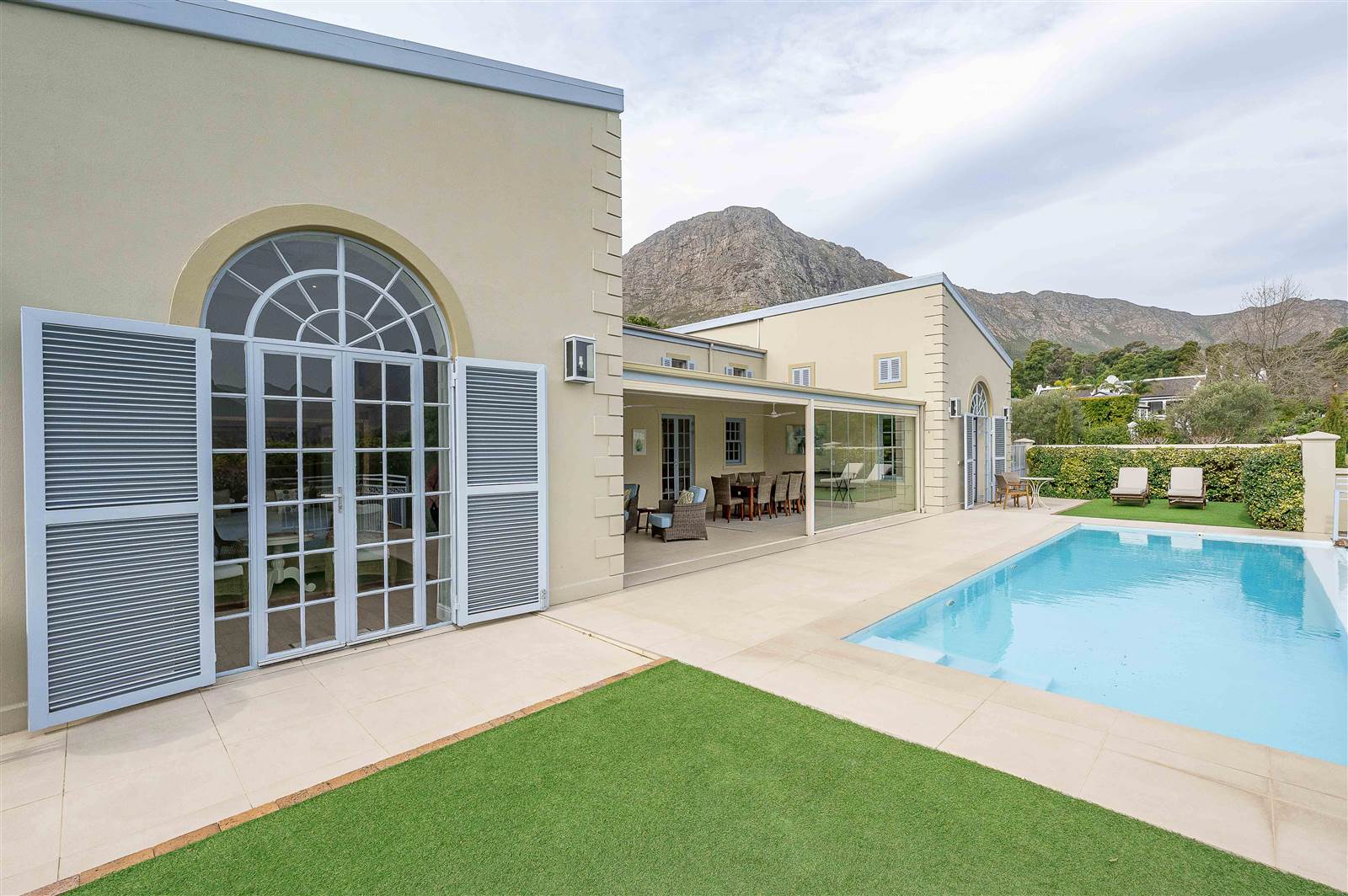 14 Bed House in Franschhoek photo number 17