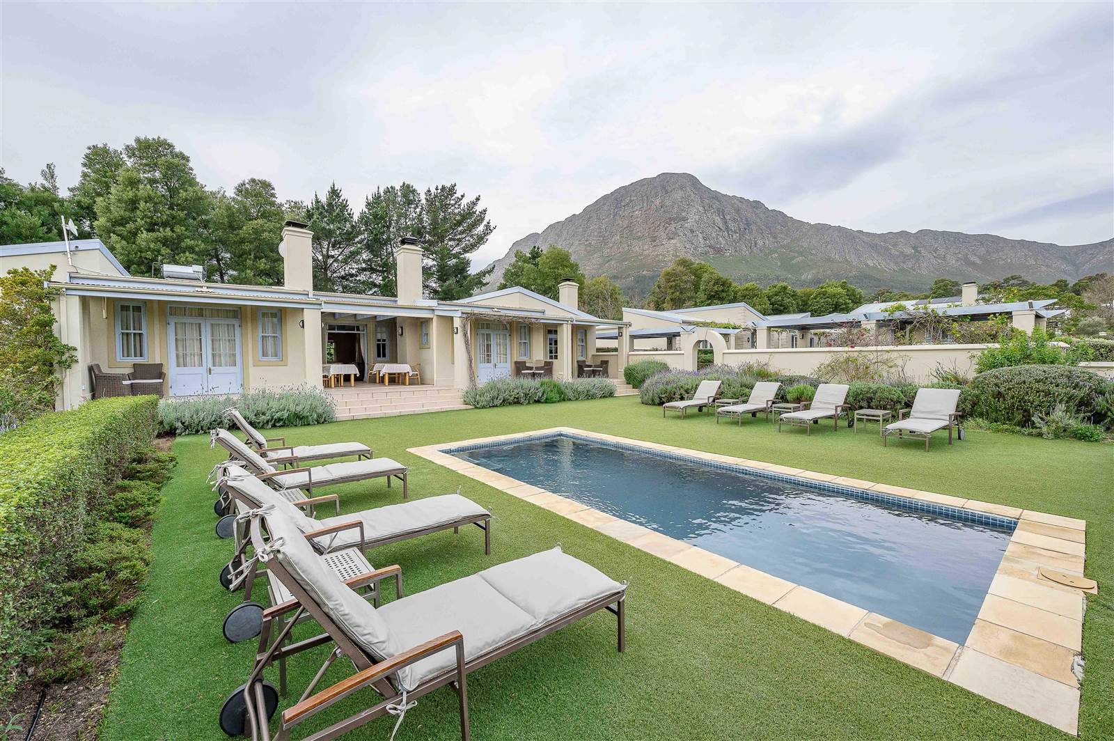 14 Bed House in Franschhoek photo number 2