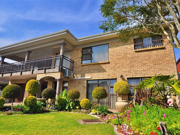 4 Bedroom House 4 Bedroom House