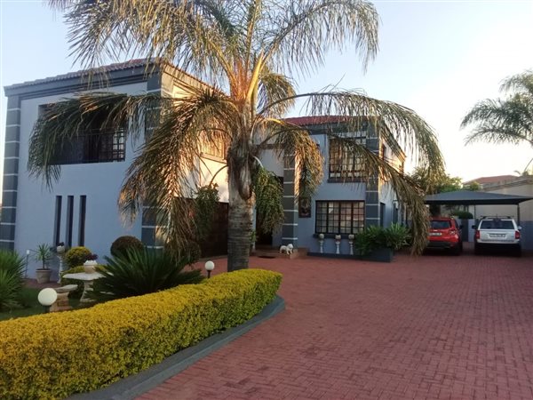 3 Bedroom Townhouse 3 Bedroom Townhouse