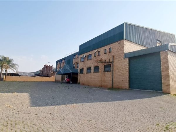 2 500  m² Industrial space