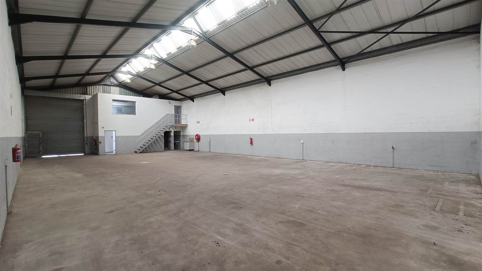 740  m² Industrial space in Parklands photo number 3