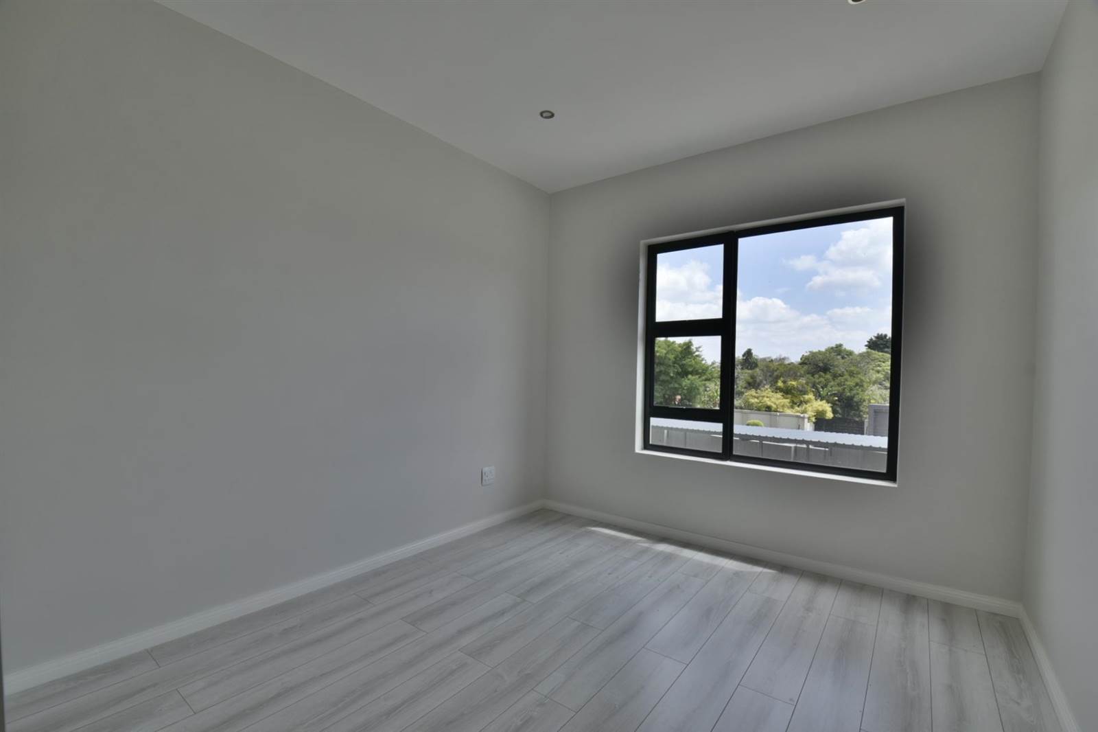 3 Bed Apartment in Fourways photo number 23