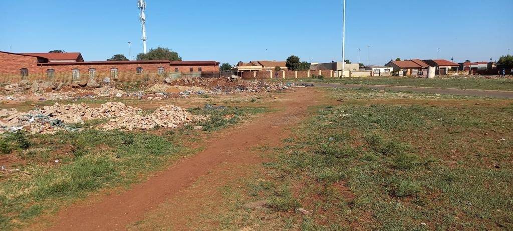 4215 m² Land available in Vosloorus photo number 2