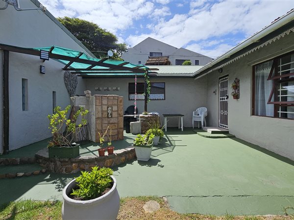 4 Bedroom House 4 Bedroom House