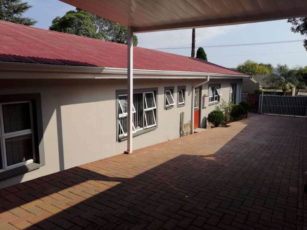 11 Bed House in Pretoria Gardens photo number 19