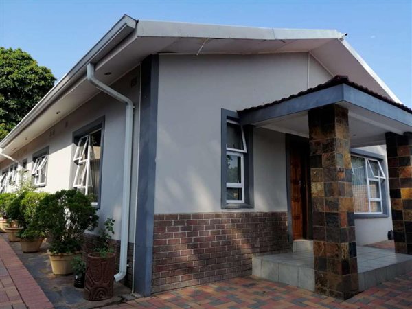 11 Bed House in Pretoria Gardens
