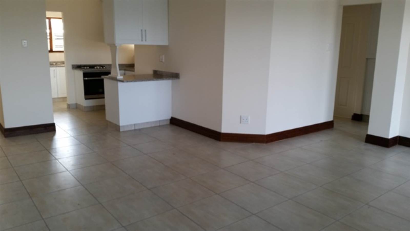 2 Bed Apartment in Howick photo number 3