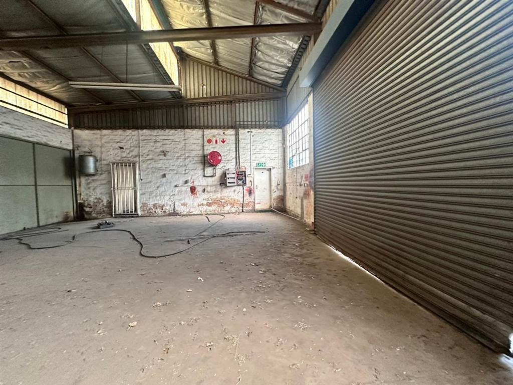 280  m² Industrial space in Sebenza photo number 4