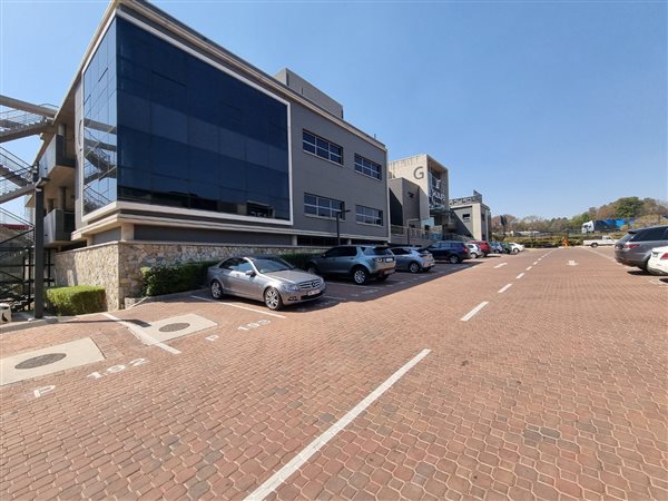 382  m² Commercial space