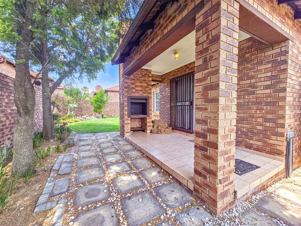 2 Bedroom Townhouse 2 Bedroom Townhouse