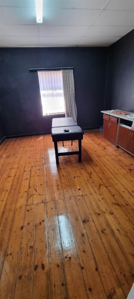 200  m² Office Space in Pietermaritzburg Central photo number 3
