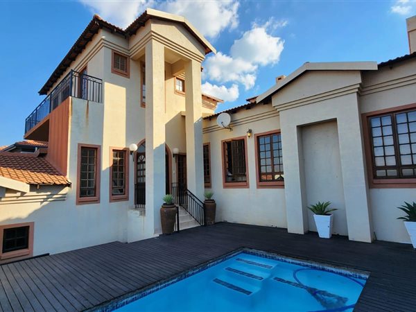 4 Bedroom House 4 Bedroom House
