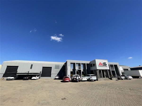 2 900  m² Commercial space