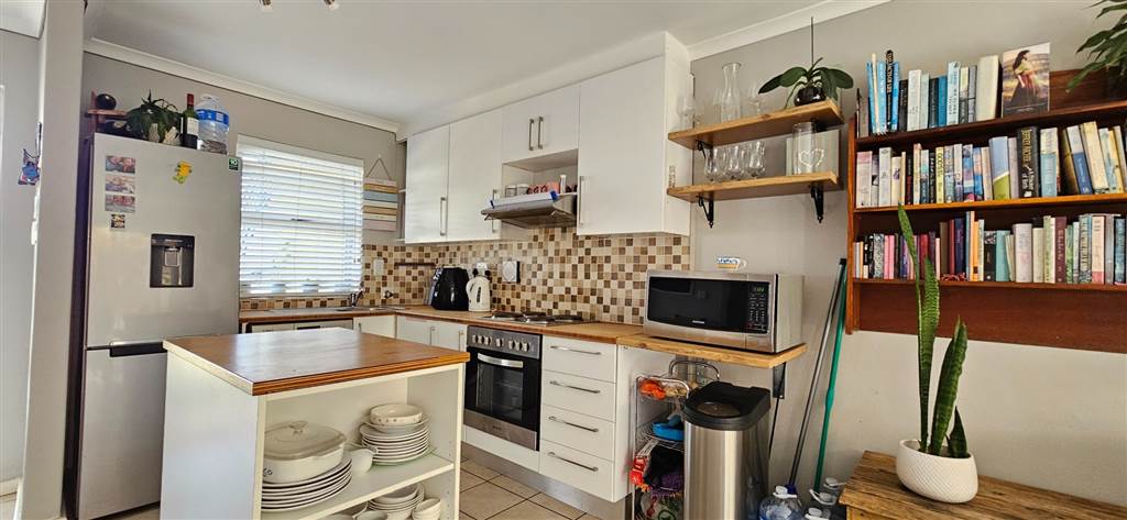 2 Bed Apartment in Heathfield photo number 7