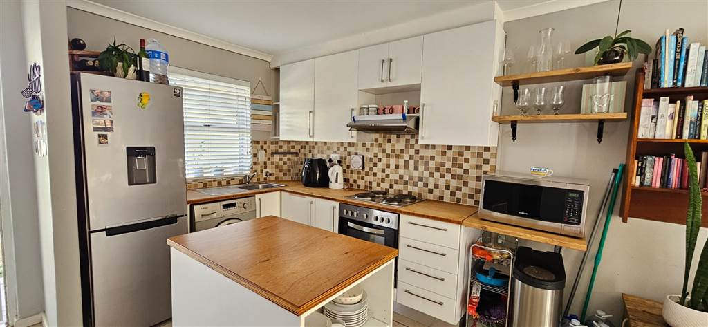 2 Bed Apartment in Heathfield photo number 6