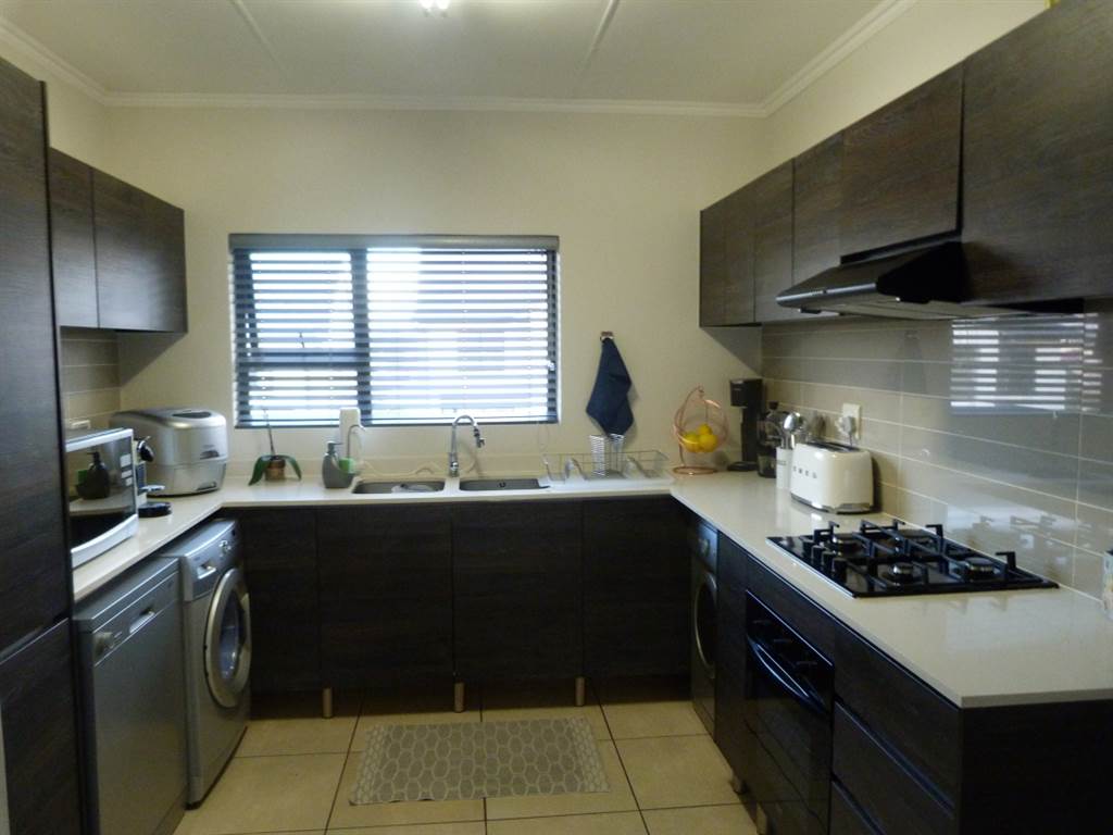 2 Bed Townhouse in Greenstone Crest photo number 1