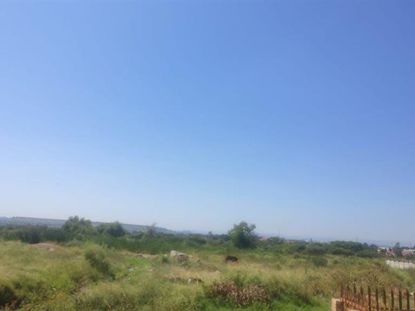 9.3 ha Land available in Boitekong
