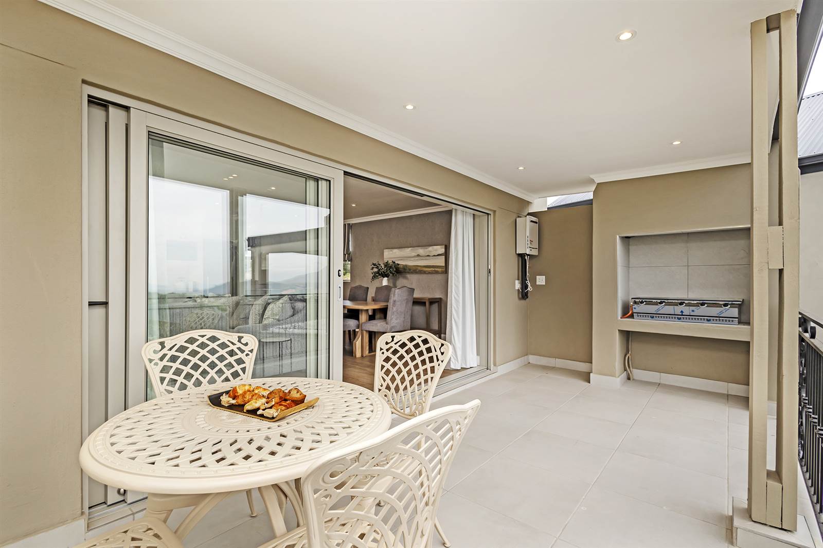 2 Bed House in Franschhoek photo number 4