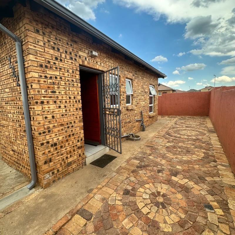 2 Bed House in Benoni CBD photo number 3