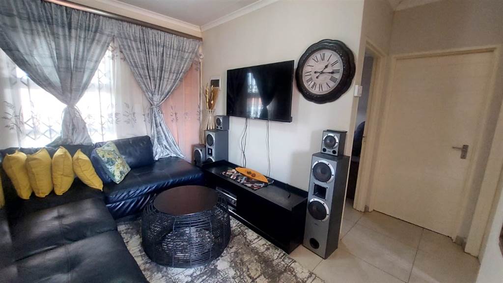 2 Bed House in Benoni CBD photo number 9