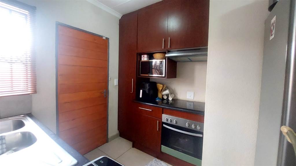 2 Bed House in Benoni CBD photo number 5