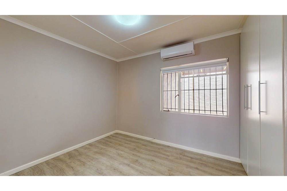 3 Bed House in Clanwilliam photo number 14