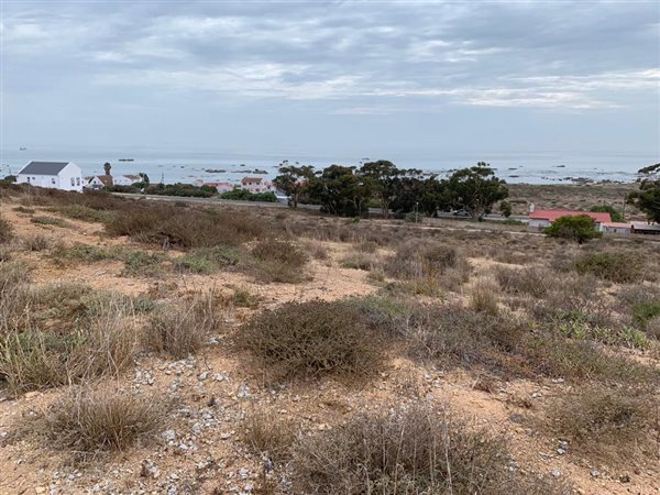 899 m² Land available in St Helena Views