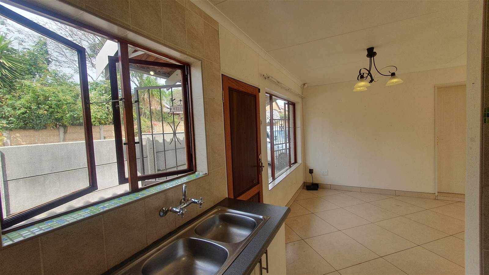 2 Bed Townhouse in Radiokop photo number 6