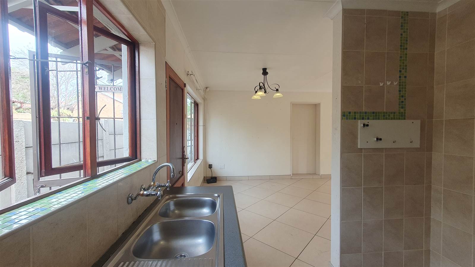 2 Bed Townhouse in Radiokop photo number 7