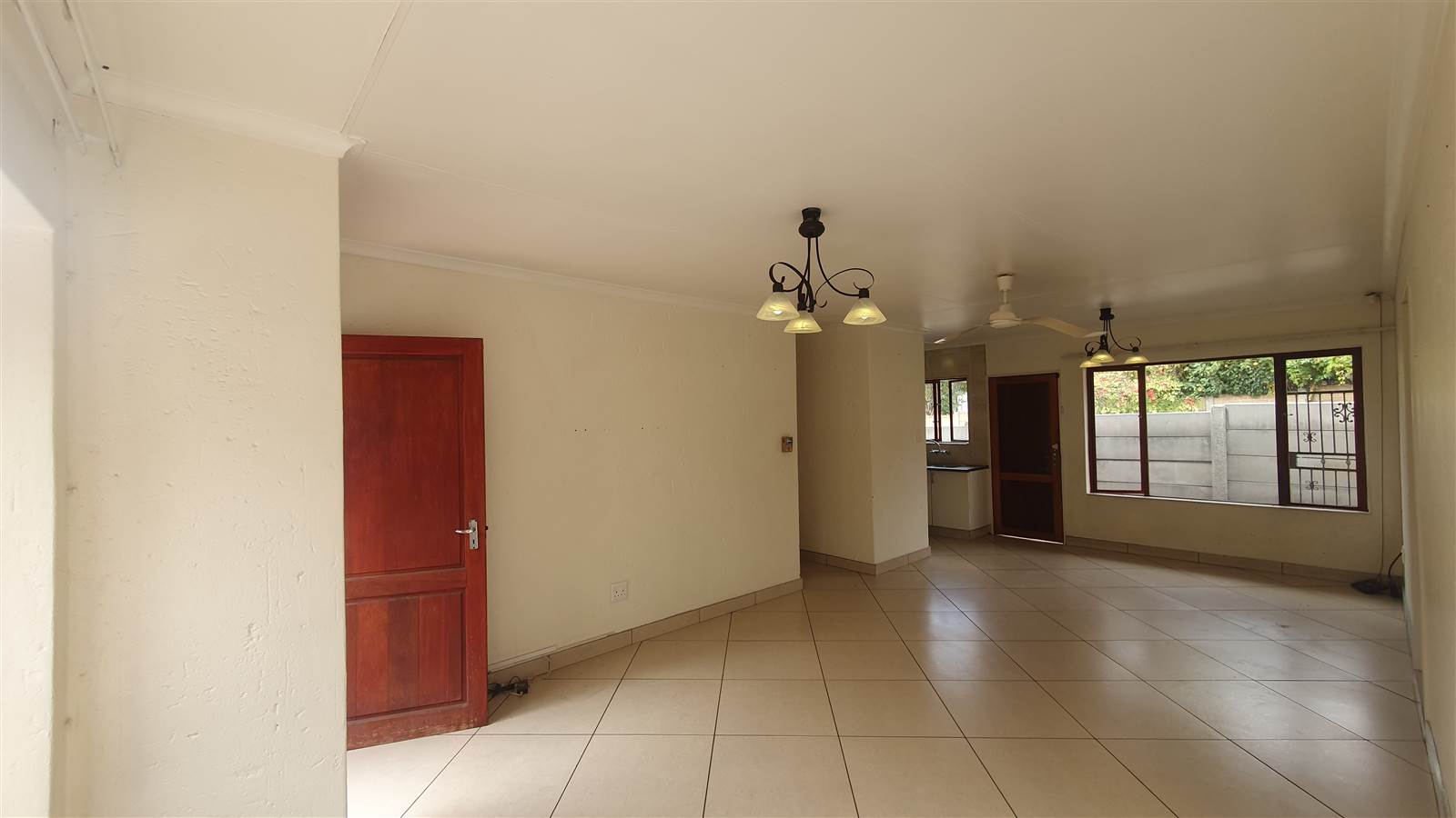 2 Bed Townhouse in Radiokop photo number 9