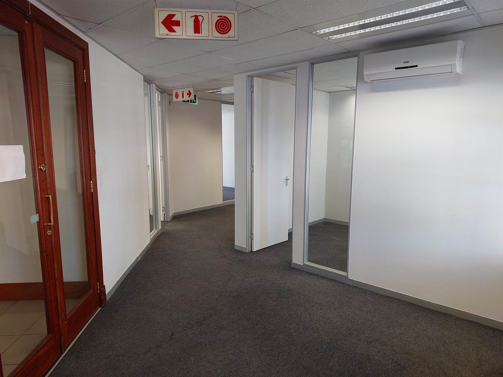 282.4  m² Commercial space in Bryanston photo number 2