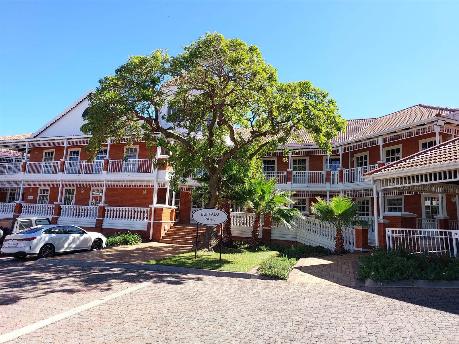 282.4  m² Commercial space in Bryanston photo number 1