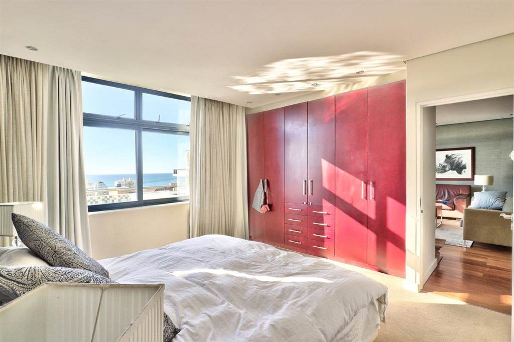 3 Bed Apartment in Sea Point photo number 8