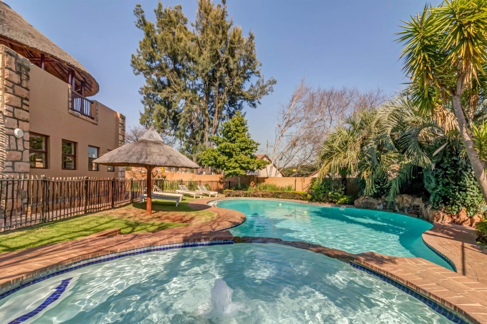1 Bed Apartment in Douglasdale photo number 21