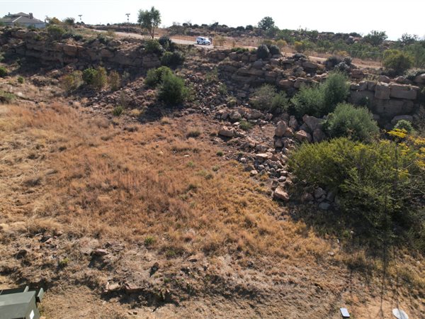 1 589 m² Land