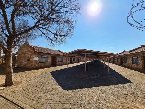 Bachelor apartment in Potchefstroom Central