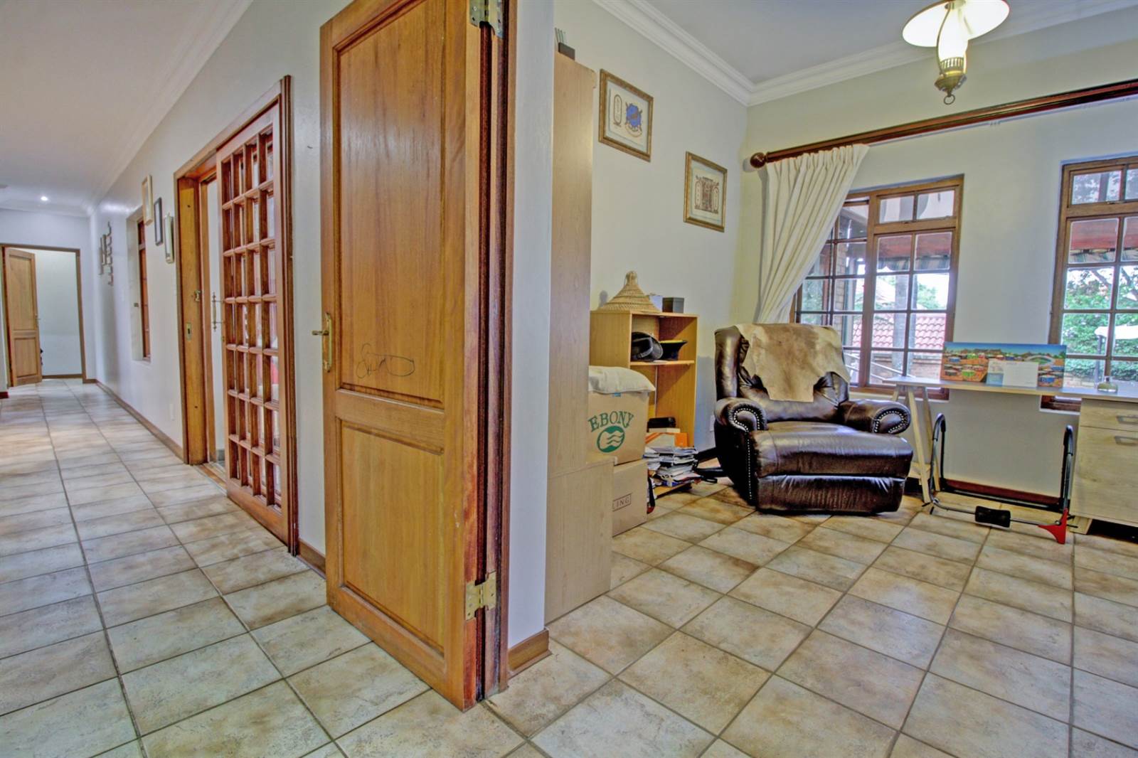 4 Bed House in Woodhill photo number 8