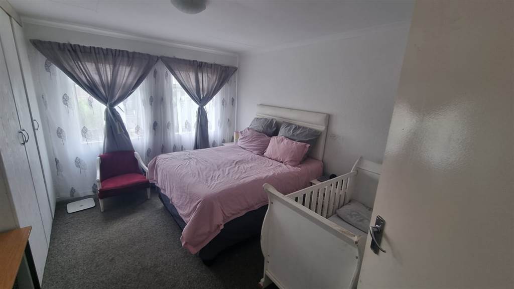 2 Bed Apartment in Florentia photo number 9