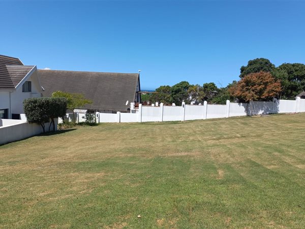 751 m² Land available in St Francis Bay
