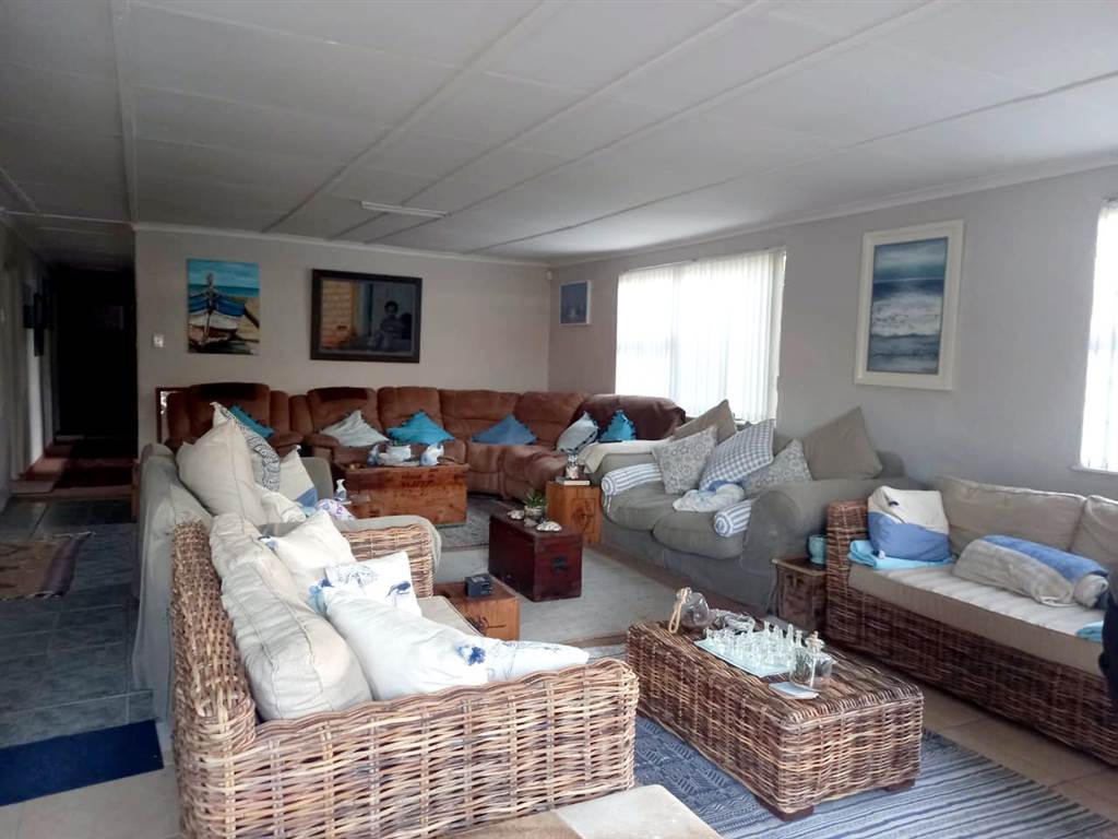 4 Bed House in Gansbaai and surrounds photo number 4