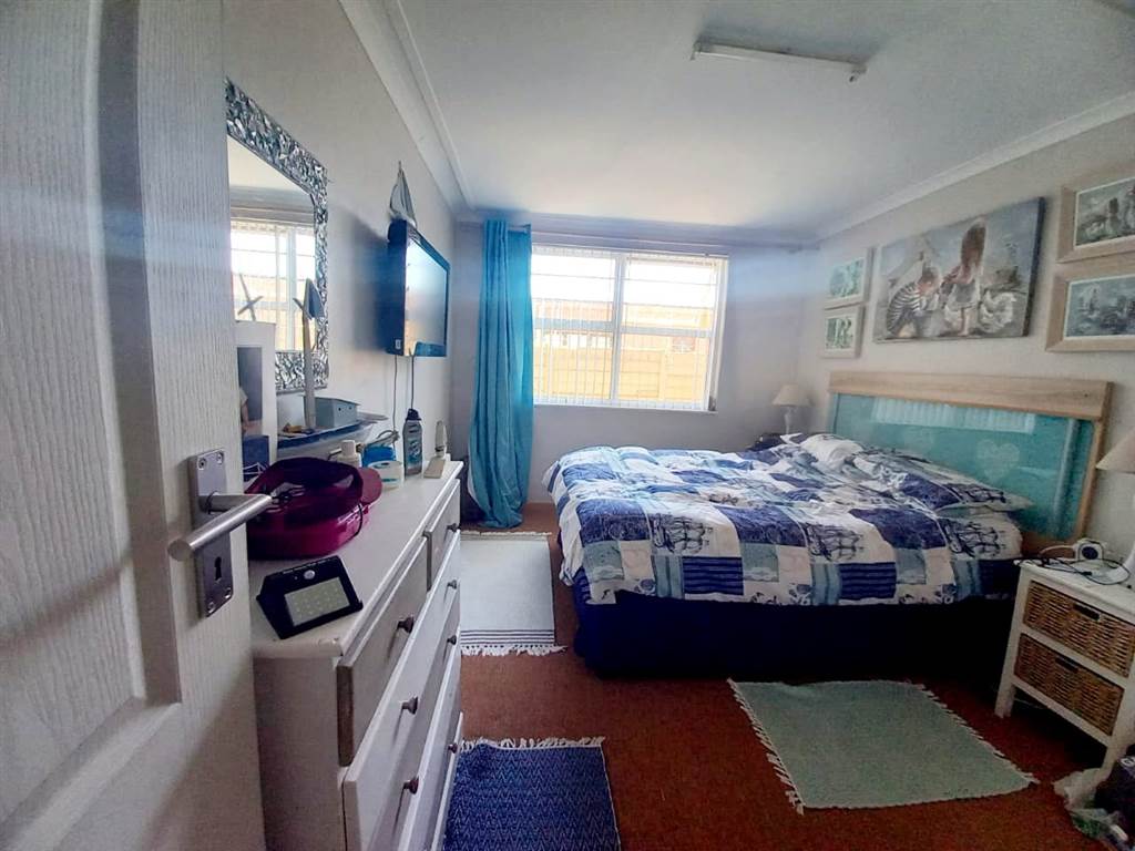 4 Bed House in Gansbaai and surrounds photo number 20