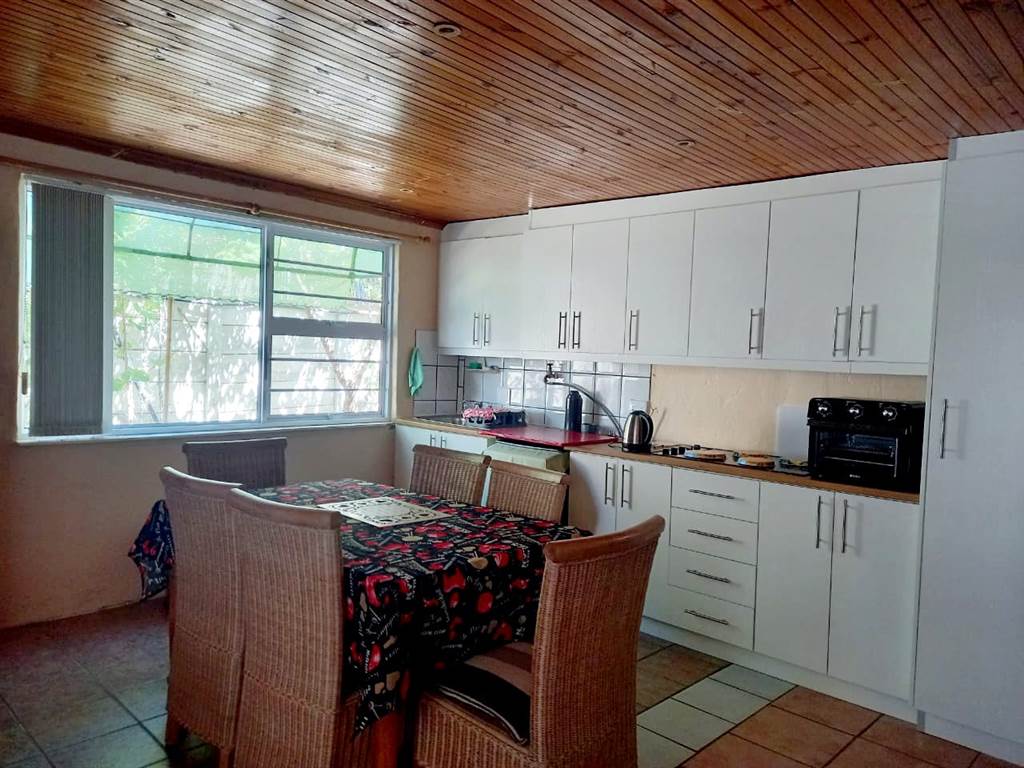 4 Bed House in Gansbaai and surrounds photo number 23