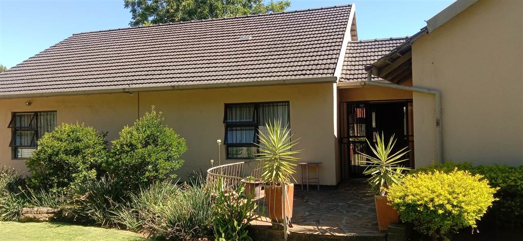 4 Bed House in Kempton Park Central photo number 12