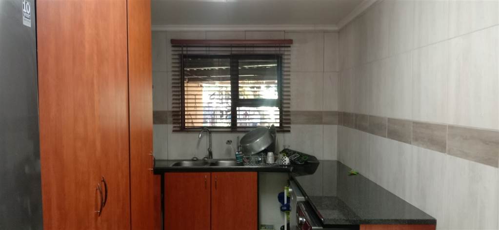 4 Bed House in Kempton Park Central photo number 5