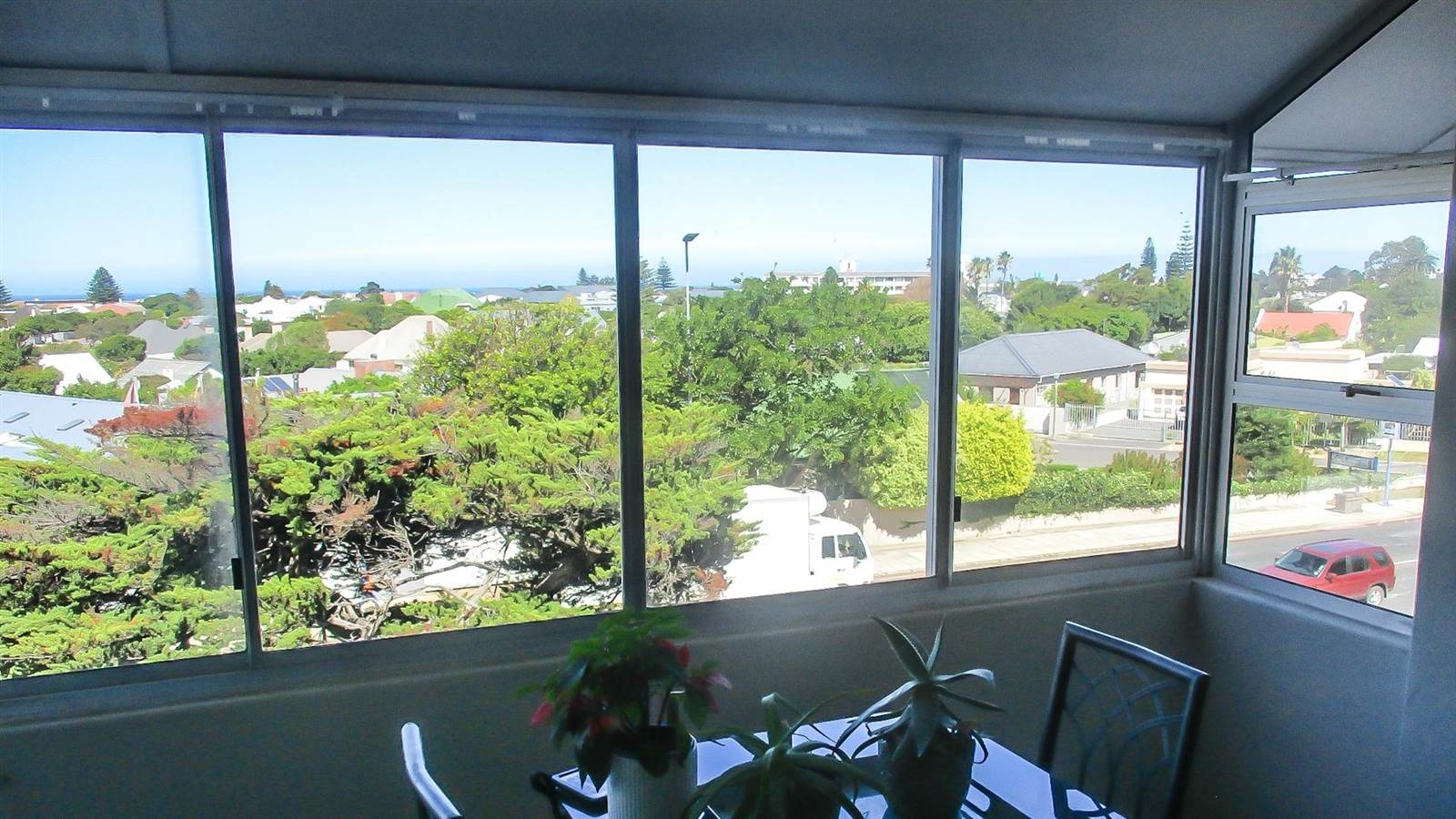 2 Bed Apartment in Northcliff photo number 13