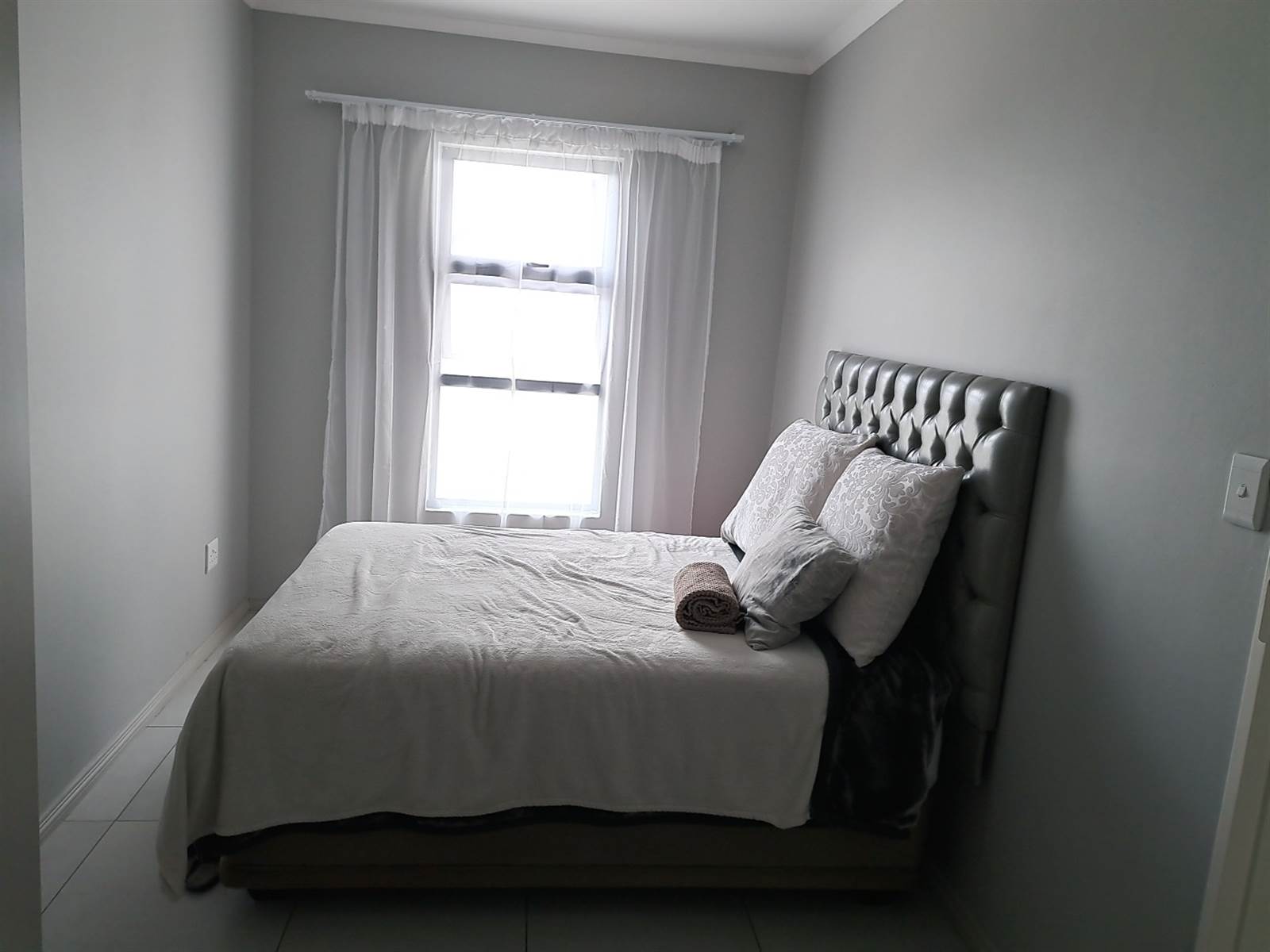 2 Bed Apartment in Midridge Park photo number 3
